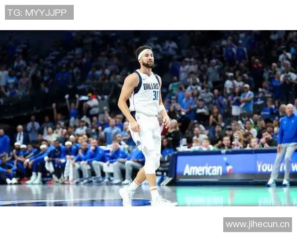 克莱汤普森状态低迷9投仅3中三分球命中率惨淡仅1中6